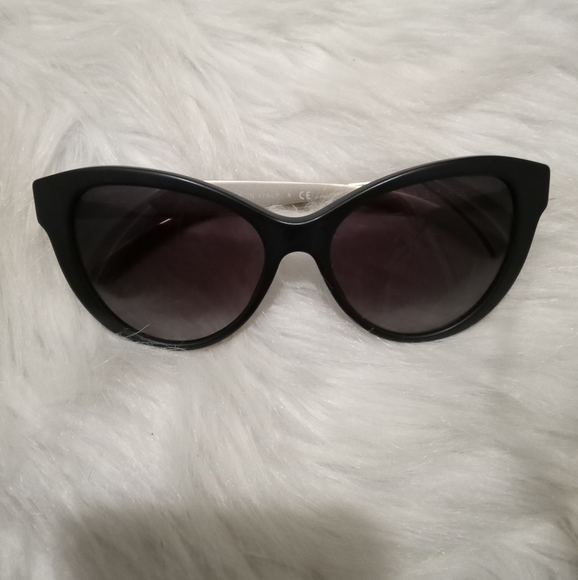 Burberry Sunglasses - Picture 4 of 11